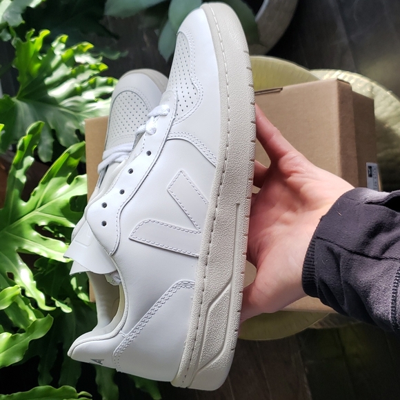 Veja V-10 Leather Sneakers - Picture 11 of 16